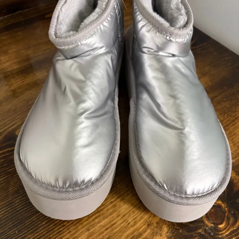 Steve Madden‎ Silver Metallic Puffer Boot Size 9/10